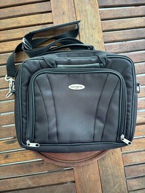 Vintage-  Samsonite Black Messenger bag
